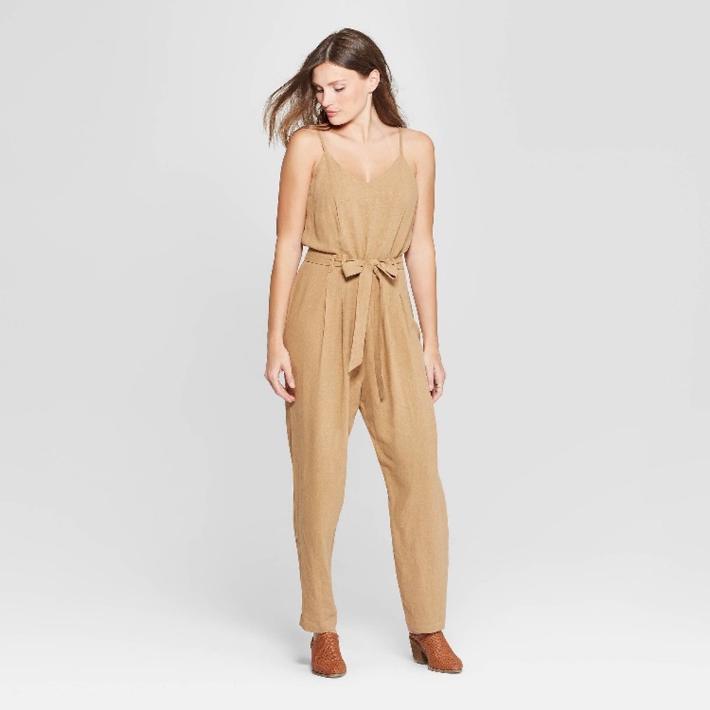 Woman’s sleeveless belted wide leg jumpsuit. NWT